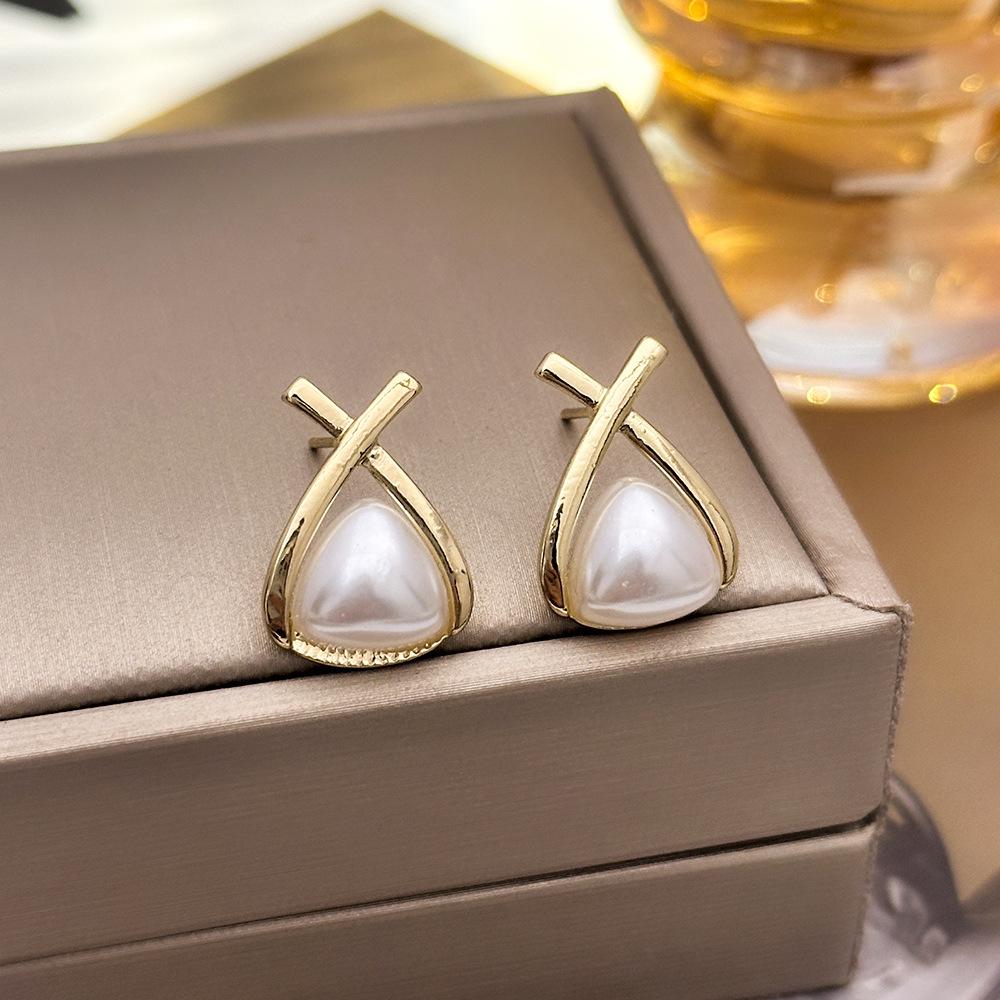 «Серьги-бантики из серебряных игл с жемчугом и цирконием»: Нишевый дизайн, стильный и универсальный, легкий роскошный аксессуар высокого класса.