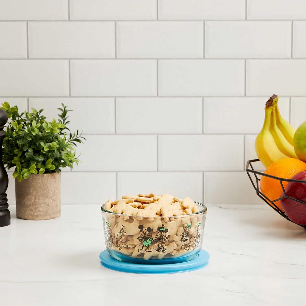 Pyrex Disney Mickey Mouse Friends Decorative Food Storage 8 Piece & Set,