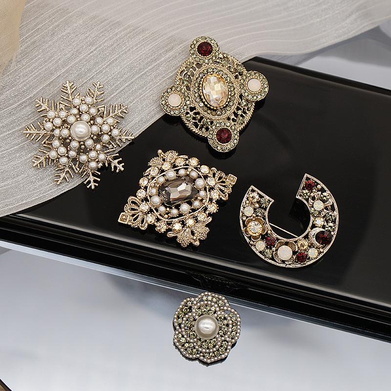 British Vintage Baroque Court Brooch Medieval Men'S And Women'S Suit Micro Diamond Pearl Flower Brooch Coat Accessories