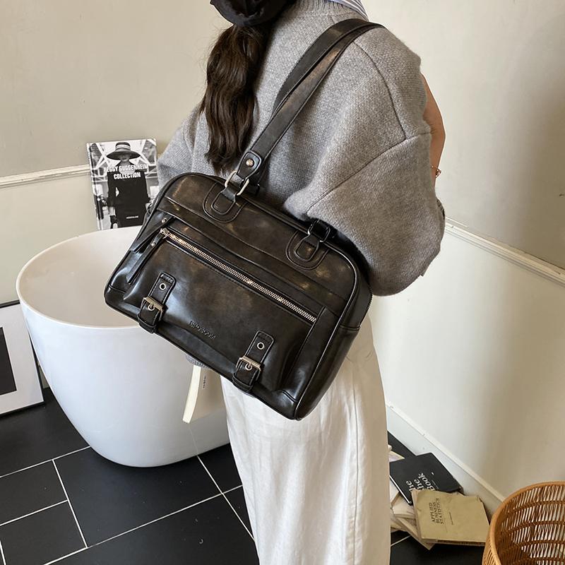 2025 Winter New Fashionable Glossy PU Square Shoulder Bags Large Capacity High Quality Retro Popularity Armpit Bags for Women