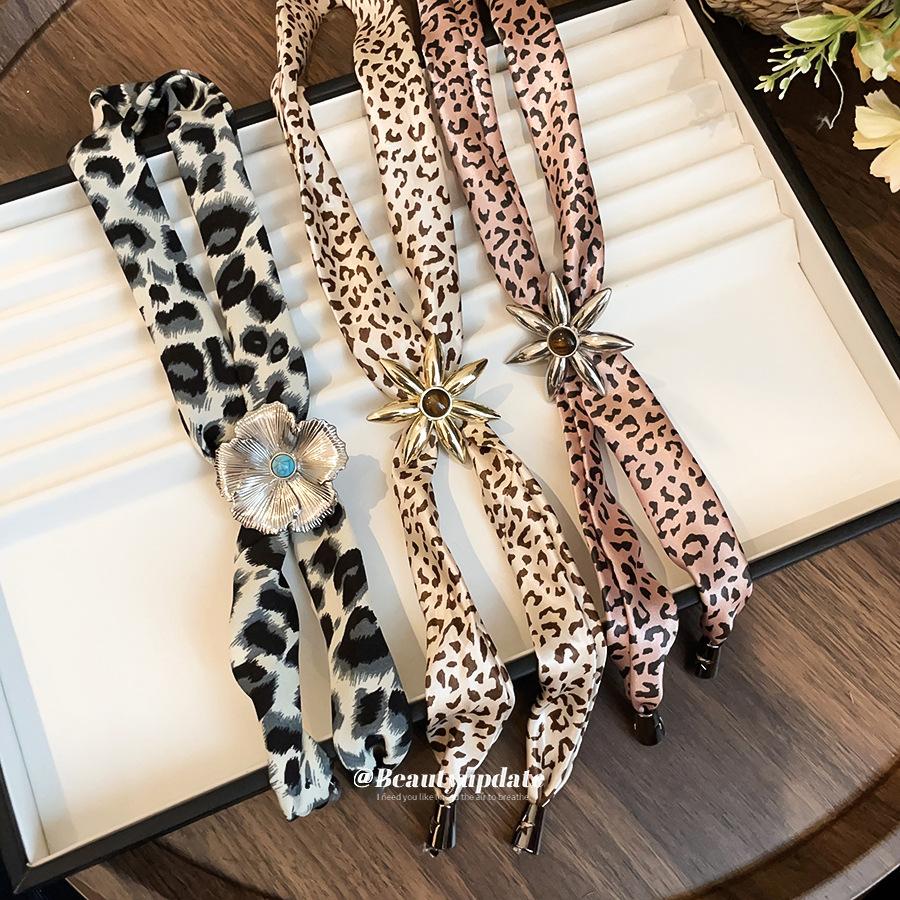 Autumn Winter Retro Fabric Resin Leopard Print Flower Pattern Necklace, High-end Sense Niche Personalized Fashion Collarbone Chain