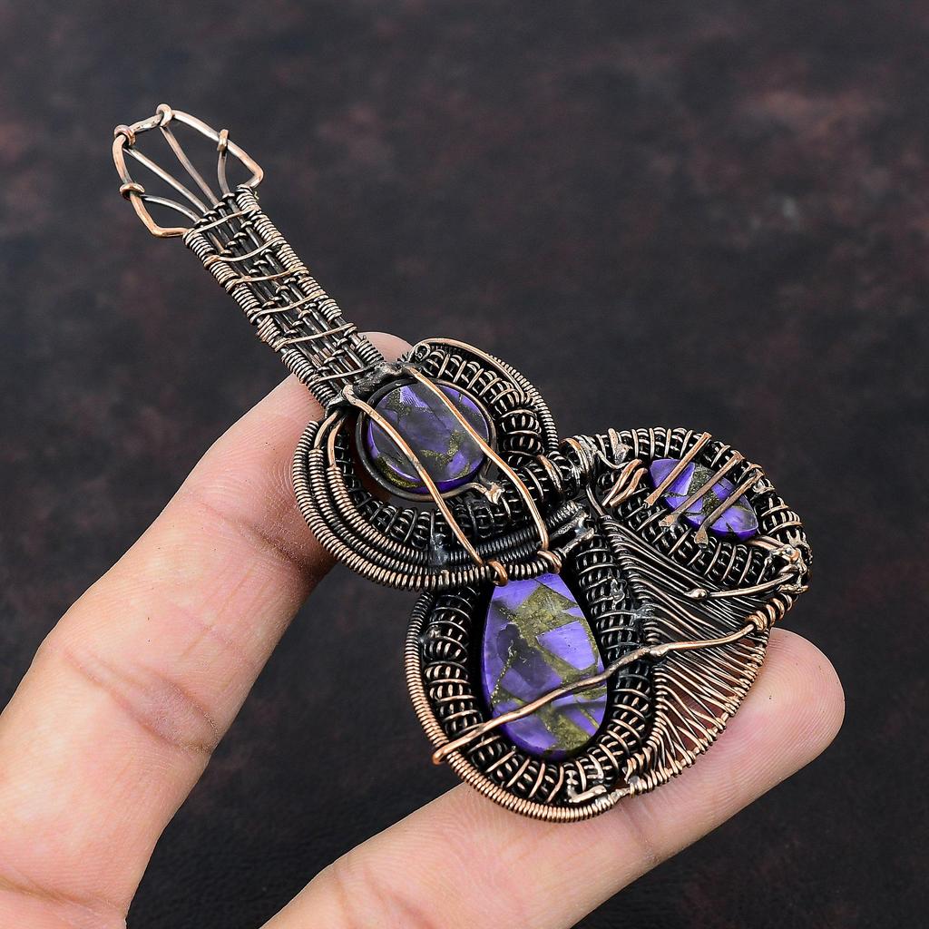 Медный кулон с чароитом, подвеска из медной проволоки с драгоценным камнем, подвеска ручной работы, элегантное ювелирное изделие, подвеска в виде гитары для подарка, антикварная медная бижутерия