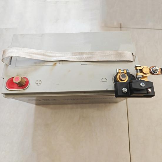 Battery Disconnect Switch for Car Truck Boat Battery Power-off Isolator Cut Off Switch 12V 24V Universal Terminal Anti-Leakage Protection Heavy