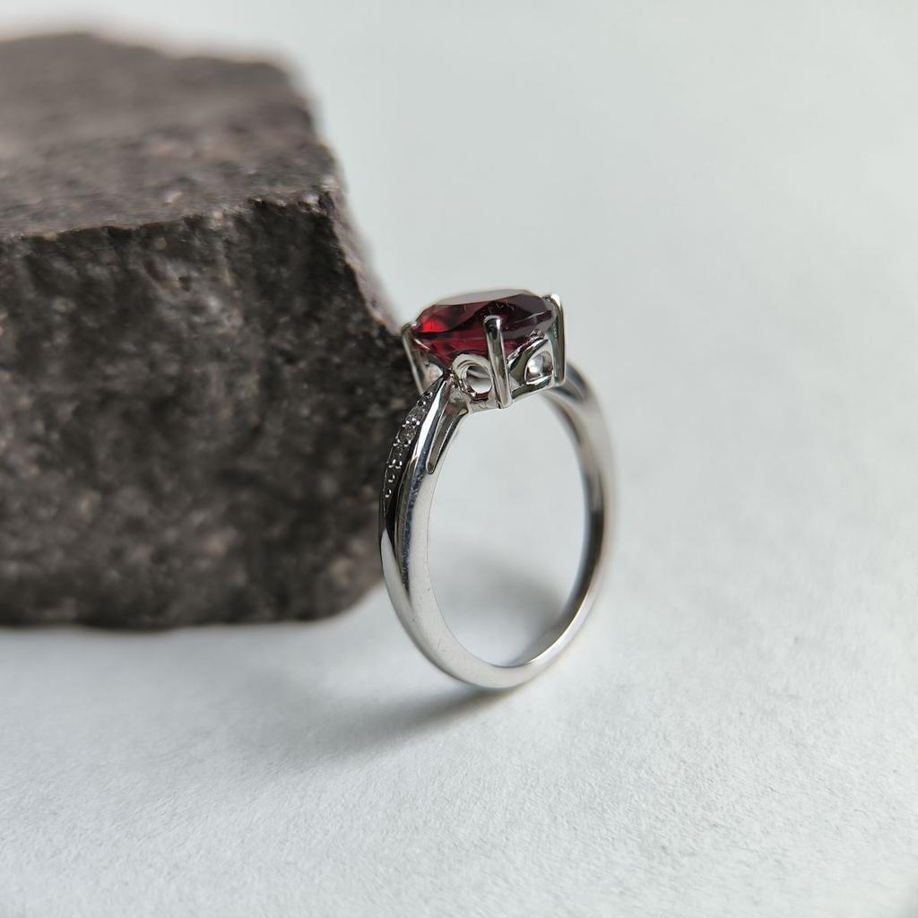 Серебряное кольцо с искусственным гранатом nano, вес изделия 2,83 гр (60002393)