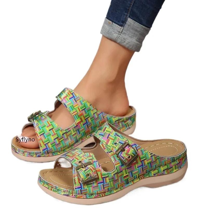 Мода 2024 года, модные летние женские тапочки с закрытым носком, летняя обувь, удобные женские сандалии на танкетке с двойной пряжкой, повседневные тапочки на платформе