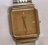 [USED] SEIKO Quartz Watch Gold Rectangular Vintage Print.