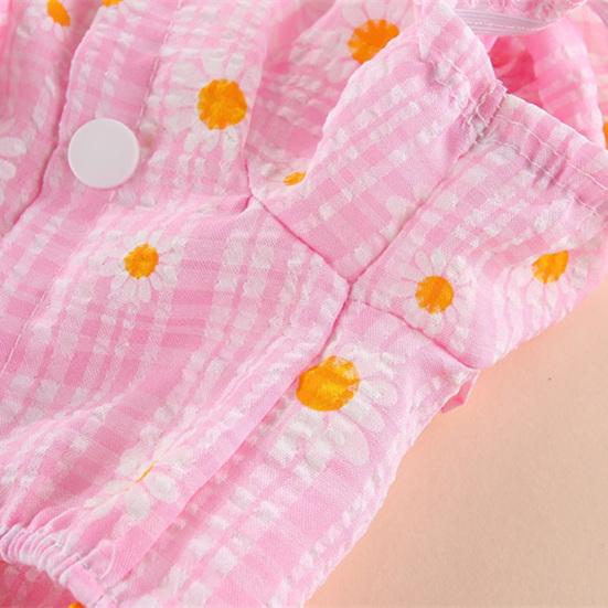 Платье для домашних животных с отложным воротником и короткими рукавами. Очаровательное платье-пуловер в клетку с цветочным принтом.