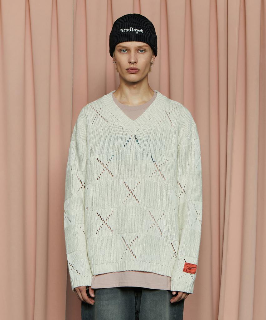 UNALLOYED Argyle Checker V-Neck Knit / Ivory