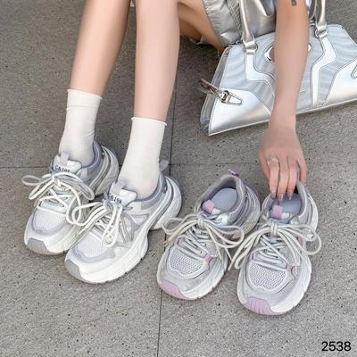 Белые кроссовки на толстой подошве со стразами женские 2025 весна и осень новые маленькие тонкие сетчатые дышащие повседневные кроссовки
