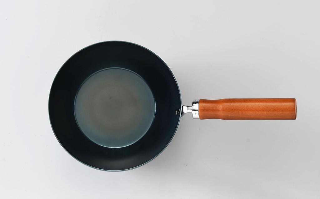 Takisaburo Frying Pan IH Made In Wooden Gas Iron Easy To Kitchen Kitchen Miscellaneous Deep Type [Kawabata Shoten] 20cm, Compatible, Japan, Iron,