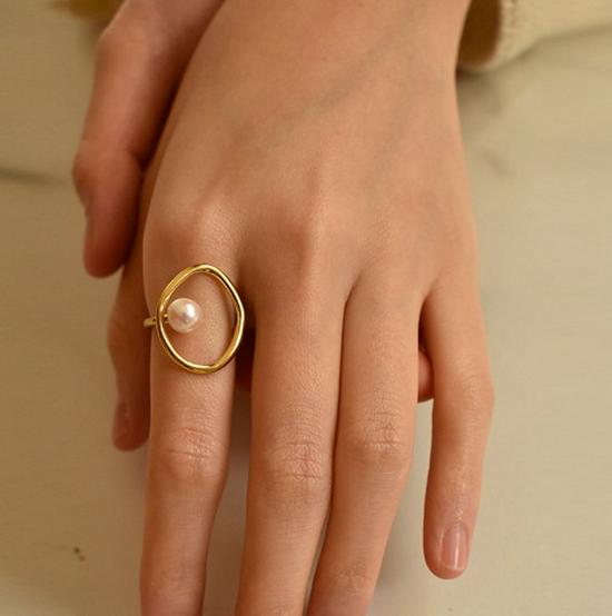 Korean-Style Open Pearl Ring: Retro, Light Luxury Design