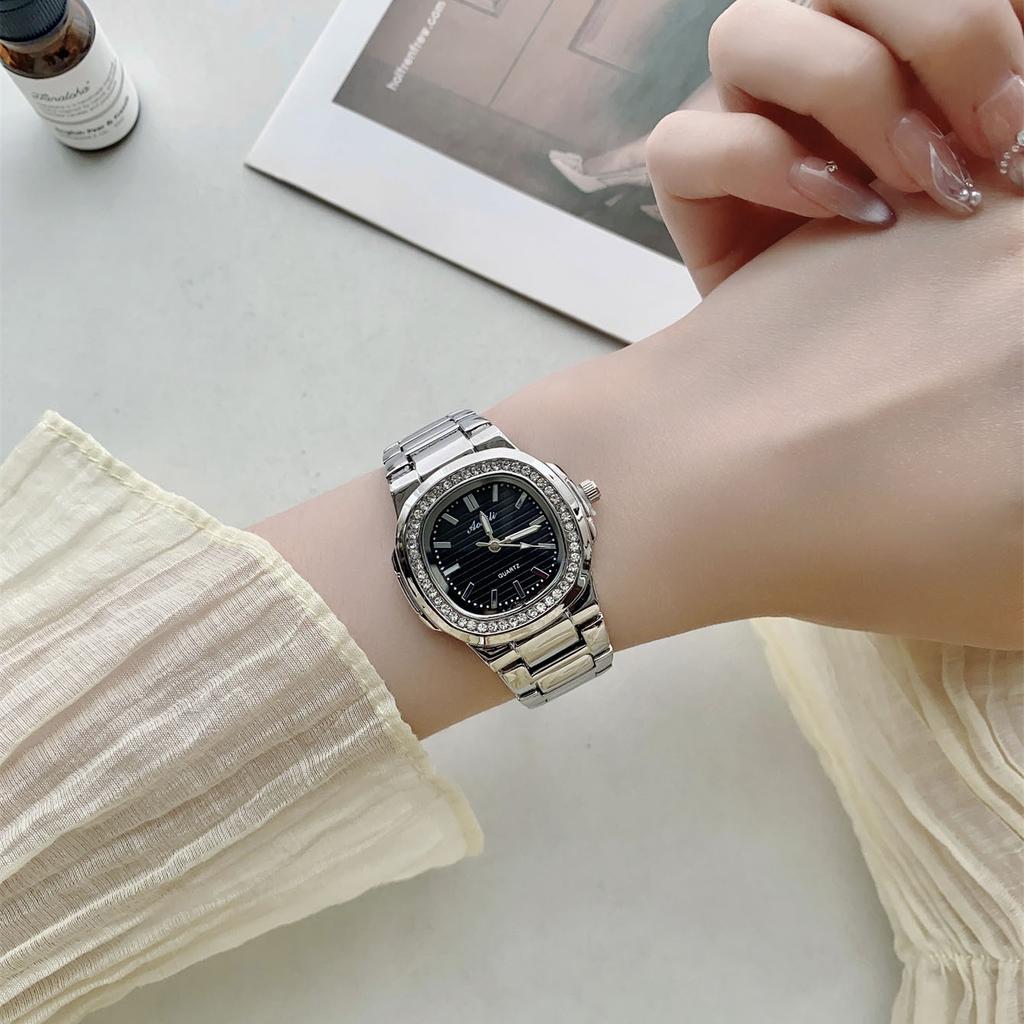 Часы женские квадратные из сплавной стали с ремешком и стрелками