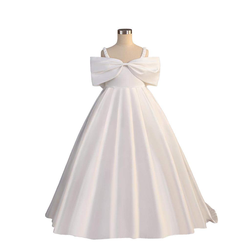 Большое вечернее платье принцессы без рукавов с открытыми плечами и шлейфом