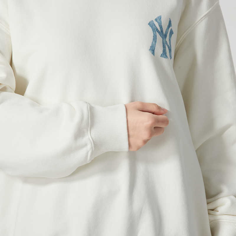 Модная унисекс толстовка с круглым вырезом MLB New York Yankees Кремовая 3AMTM0851-50CRS