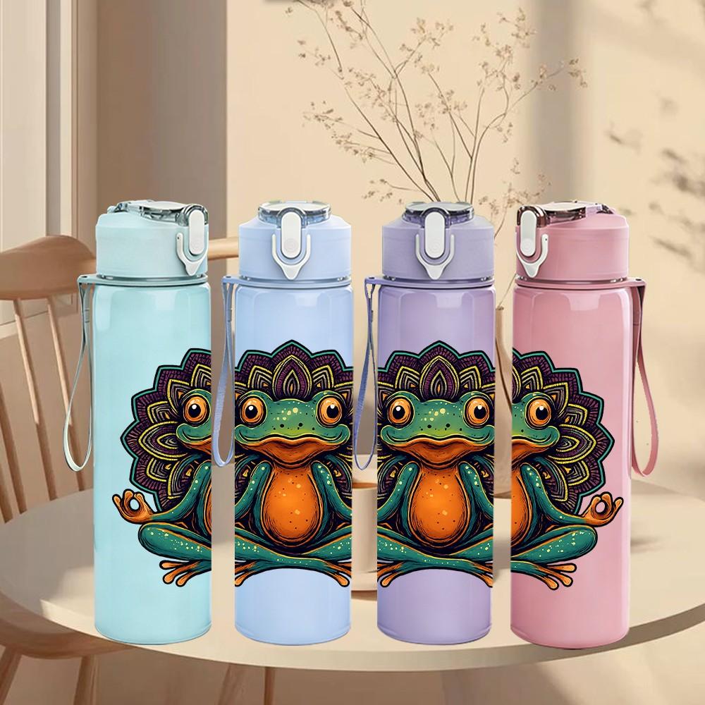 1PC Green Frog Lotus Art Print 750ml Color Plastic Sports Water Bottle Leakproof Flip Straw Lid Suitable for Sports Office Home Use