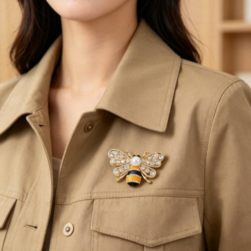Sparkling Rhinestone Bee Brooch Faux Pearl Gold Plated Vintage Scarf Pin for Women Outdoor Picnic Wear Gift for Friend