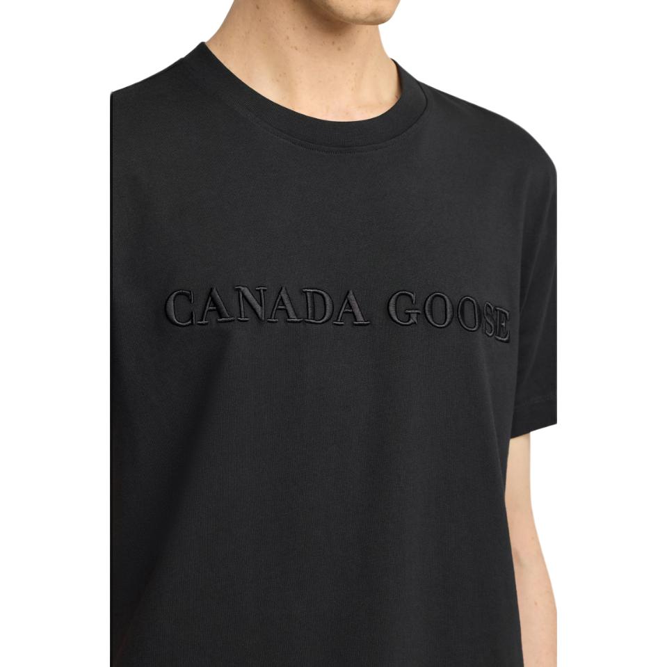 Canada Goose Серия Emersen Ss25 Свитшот с вышивкой букв, круглый вырез, короткий рукав, футболка, мужские топы, черный 1420M2-61