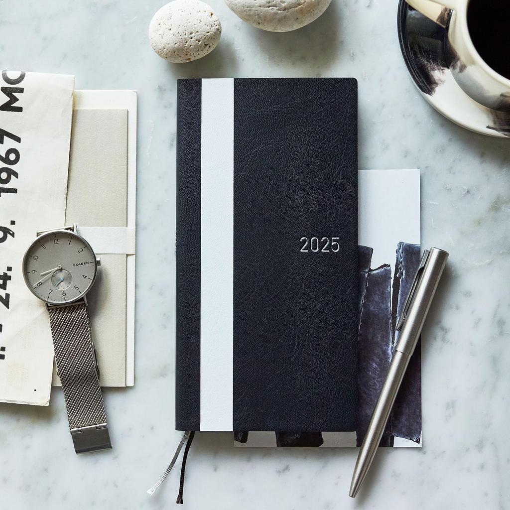 Hobonichi Techo 2025 Weeks White Starting In April Weekly Notebook Weekly Left Slim Portrait Line/Black
