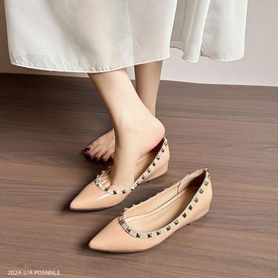 Европейские и американские вечерние ветровые удобные одинарные туфли универсальные с юбкой-лодочкой 2024 летняя одежда универсальные нескользящие остроконечные туфли с заклепками