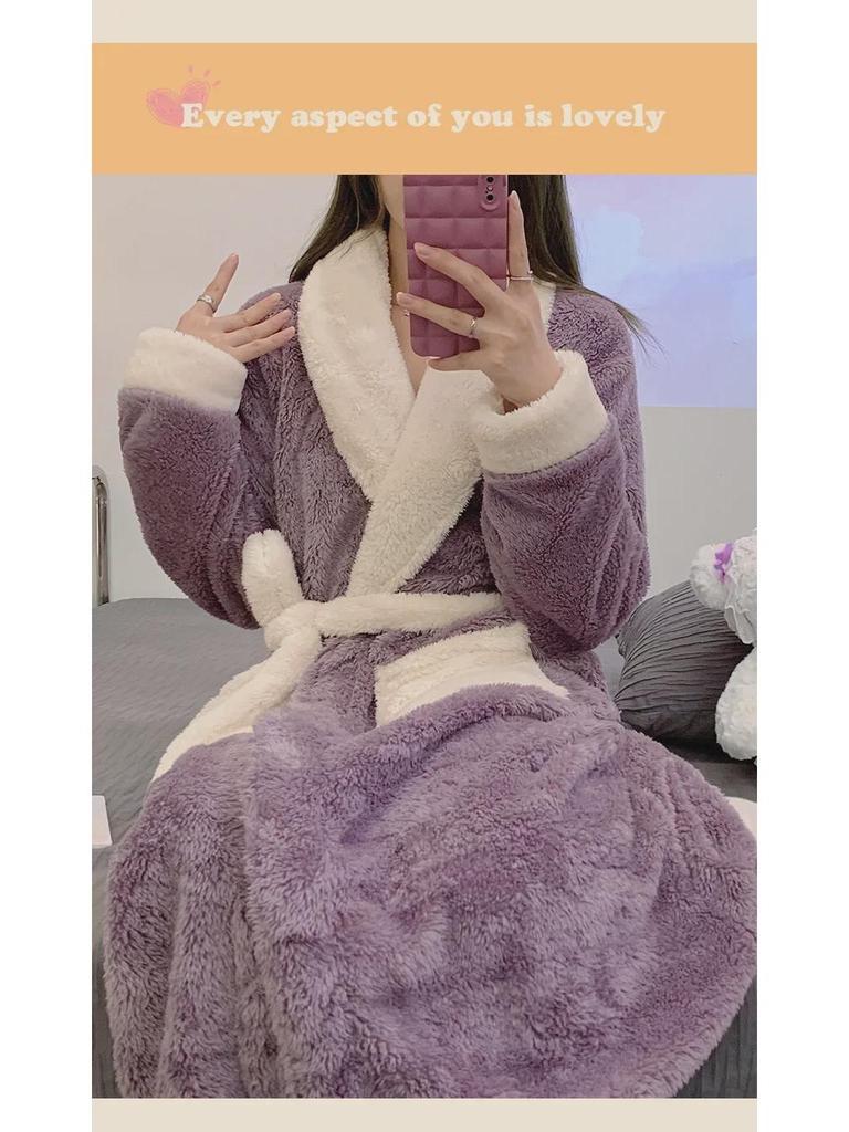 Уютный махровый халат цвета феи с фиолетовым коралловым оттенком — длинный, плотный, симпатичный домашний халат для осени и зимы