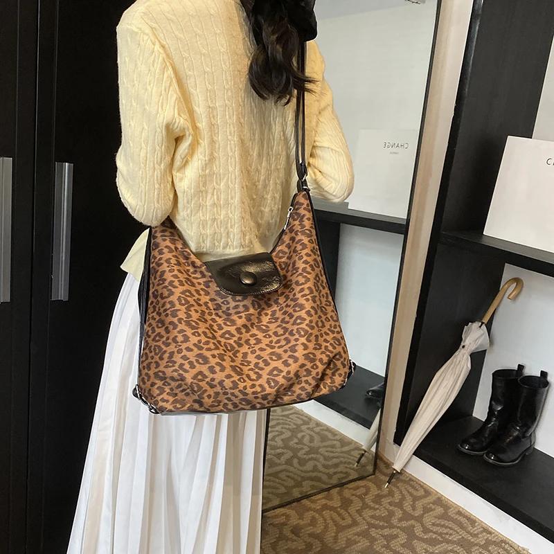 Women's Leopard Shoulder Bag with Large Capacity Zipper Casual Refined Backpack Hot Selling Fashion Bag