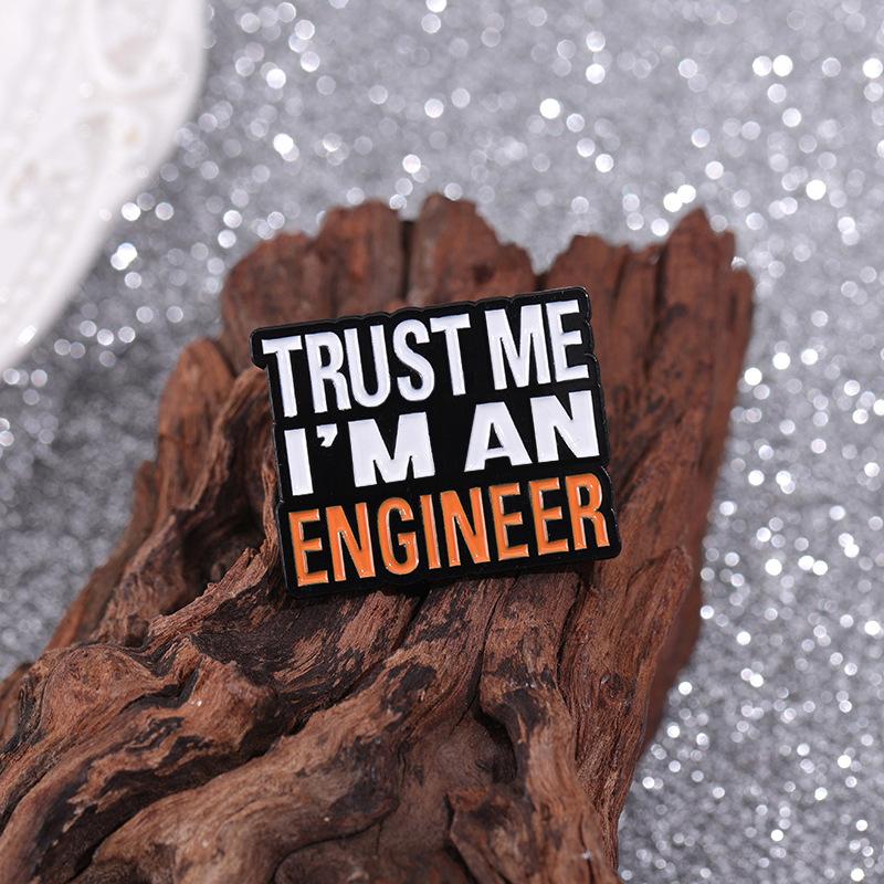 Брошь Euramerican English Believe I Am Really An Engineer с английской буквой, металлический сплав, значок, аксессуары