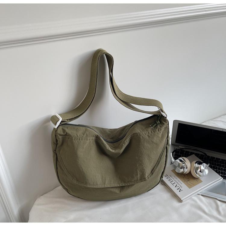 New Solid Color Women's Bag, Fashionable Lightweight Shoulder Bag, Simple and High-end, Casual Large-capacity Commuter Crossbody Dumpling Bag