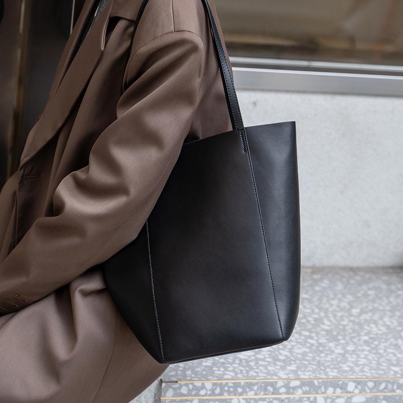 Genuine Leather Women's Bags Light Luxury Niche Bucket Bags New Tote Bags Large Capacity Women's Versatile Commuter Shoulder Bags