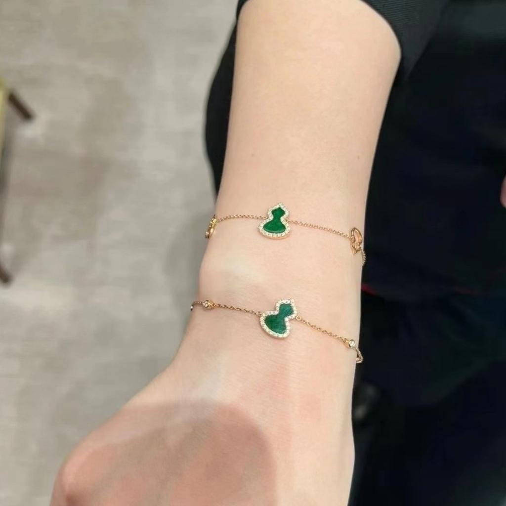 Yijiang YIJOON Natural red agate gourd bracelet, light luxury niche design, high-end feel, layered white mother-of-pearl hand accessory