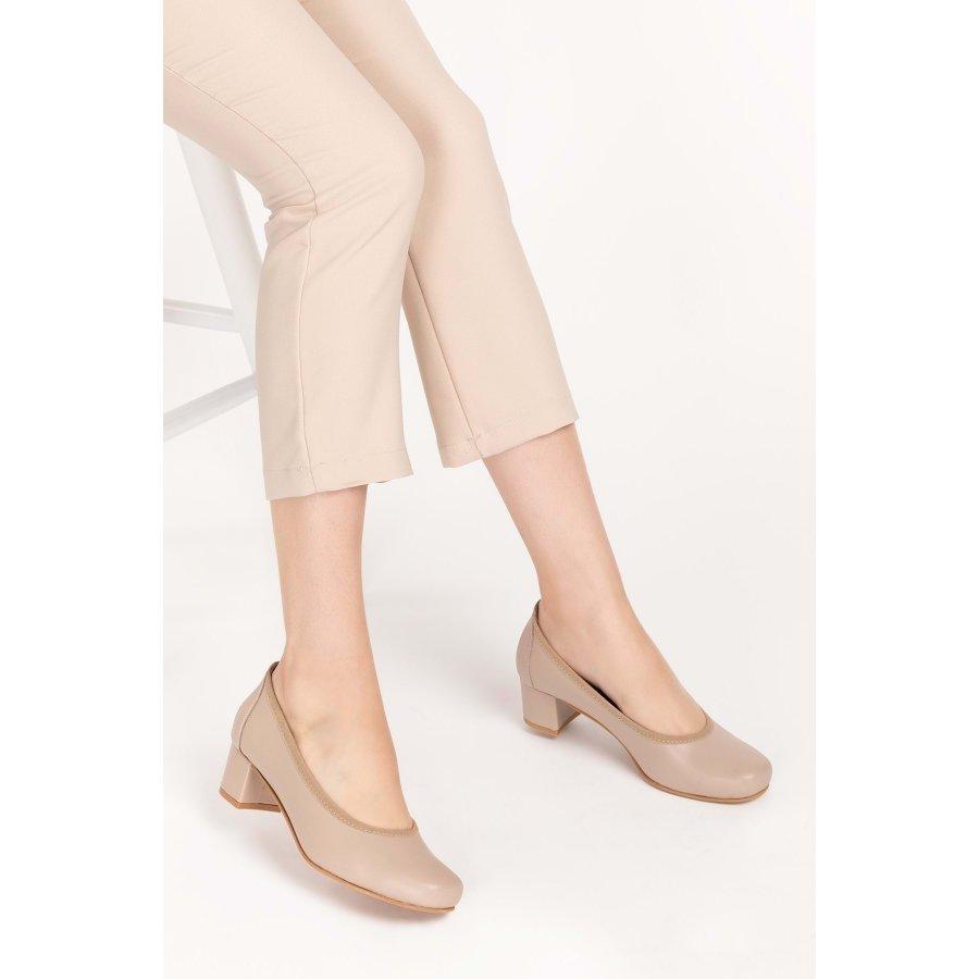 Женские классические туфли из натуральной кожи на массивном низком каблуке