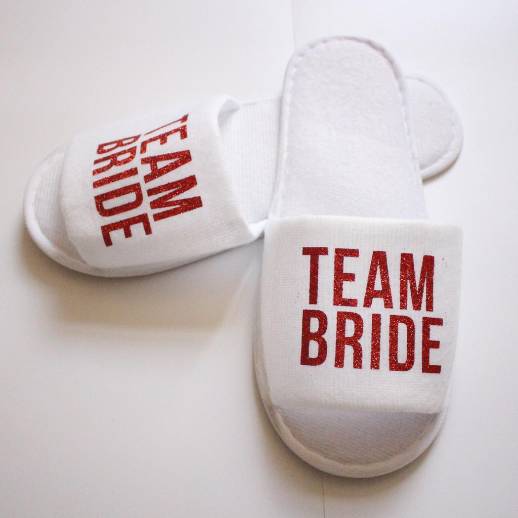 Fashion Wholesale Bride Shower Bride Wedding Decoration Bridesmaid Hen Party Spa Soft Slippers Ladies Bachelorette Party Supplies Gift