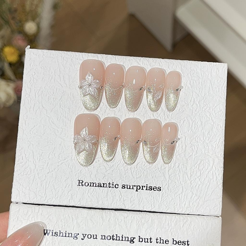 Жасминовый белый Нежное и чистое желание сверкает кошачьими глазами с трехмерными ледяными лепестками в доспехах