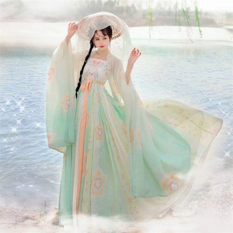 Традиционный и элегантный женский костюм ханьфу в стиле династии Тан на весну и лето