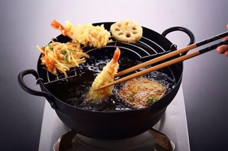 Takumi JAPAN 24 см Темпура IH Сделано в Особенности: чугунная поверхность с текстурированным покрытием типа «магма» для отличного распределения тепла. Горшок, Чугун, Совместимый, Япония.