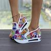 Женские туфли на танкетке, новые весенне-осенние модные кроссовки на платформе с круглым носком и цветочным узором, с вышивкой из сетки, увеличивающие рост