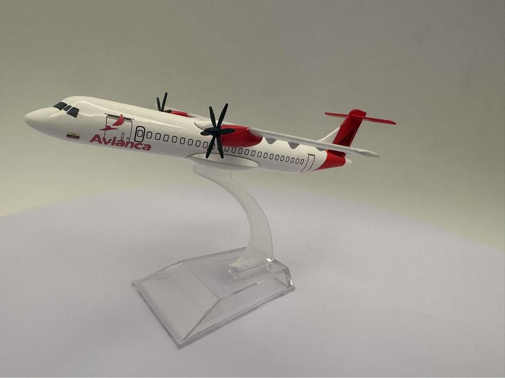 Модели из сплава президентских самолетов: ATR FK50, C919, A350, B747, A320, A330, A380