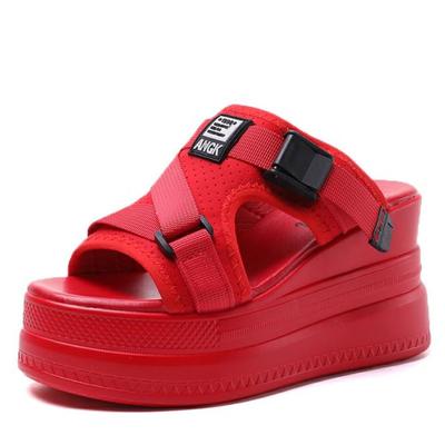 Модные летние женские тапочки с пряжкой, шлепанцы, пляжная обувь, туфли на танкетке, шлепанцы, женские тапочки на платформе, сандалии ярких цветов 9 см