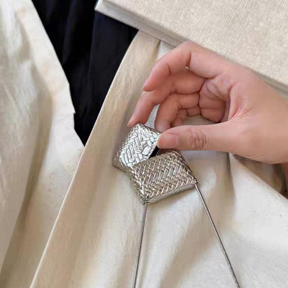 With Water Bottle Pendant Sweater Chain Necklace Women Choker for Fashion Enthusiasts