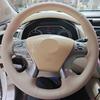 Бежевый кожаный чехол на руль для Nissan Pathfinder 2013- Infiniti Q70