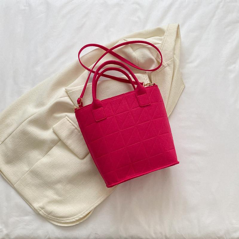Fashionable Spring 2023 Womens Shoulder Bag Trendy Felt Bucket Bag With Inner Patch Pocket