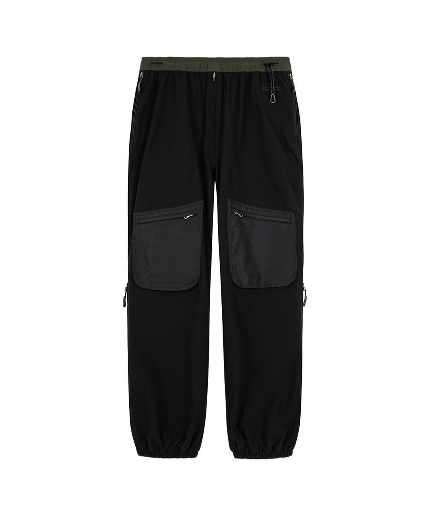 Sseomweeoaussaideuhaikingkeompeoni Multi-Pocket Jogger Pants_Black