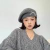 Новый милый бант вязаный берет теплый универсальный большой обхват головы показывающий лицо маленькая шапка художника