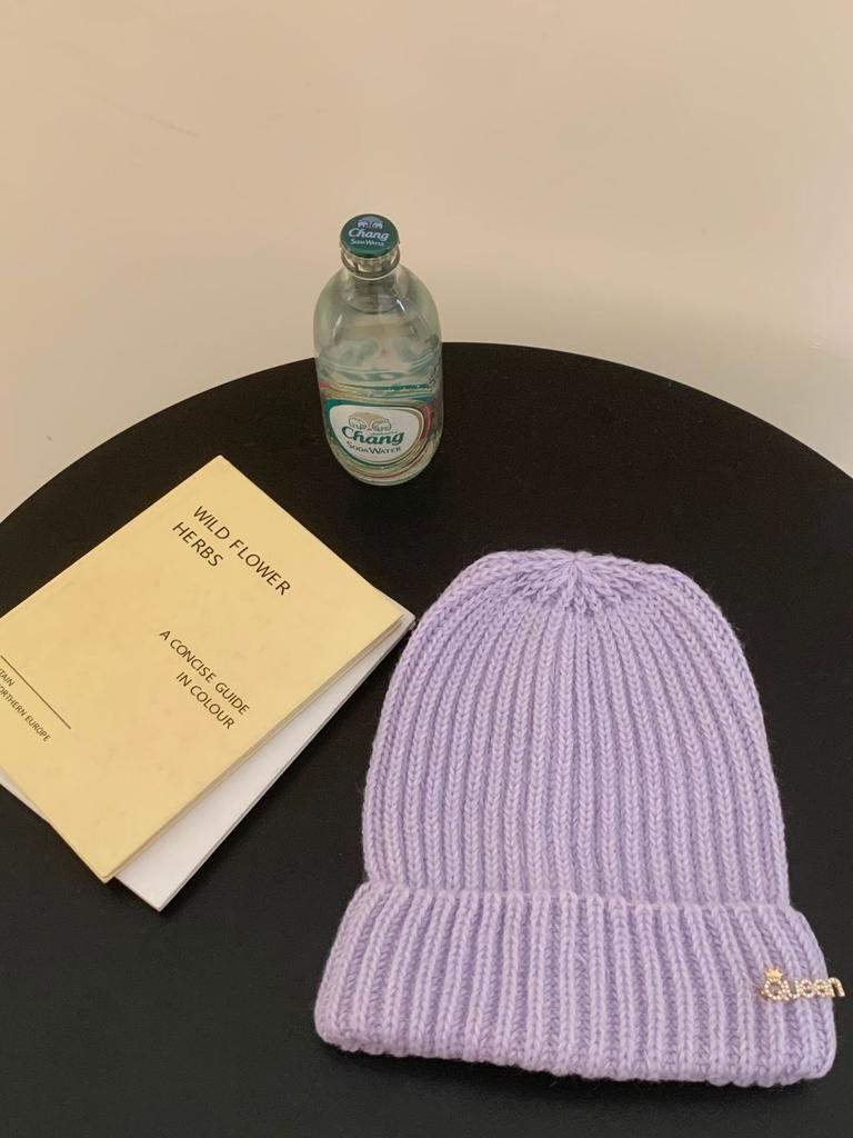 Новая осенне-зимняя алфавитная повседневная шерстяная шапка, большой обхват головы, подчеркивающая лицо, маленькая вязаная шапка, защита ушей, теплая, модная шапка-бини, тренд