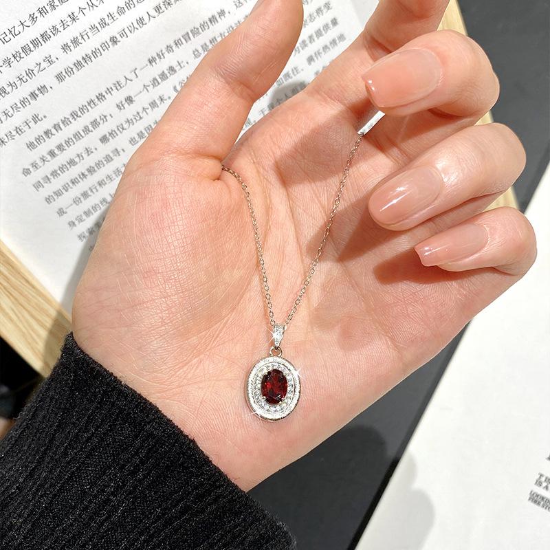 S925 Sterling Silver Necklace, Female Oval Natural Crystal Stone Pendant, High-end Drawing Craftsmanship, Niche Light Luxury Collarbone Chain