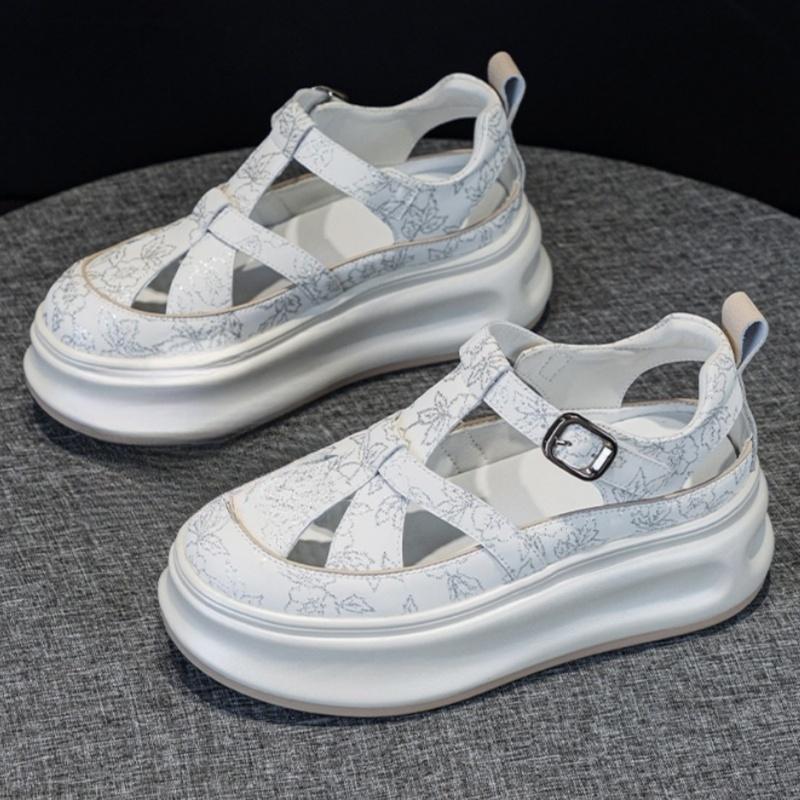 Модные римские сандалии на толстой подошве 2025 летний новый стиль уличные повседневные женские туфли универсальные скрытая платформа полые кожаные женские сандалии