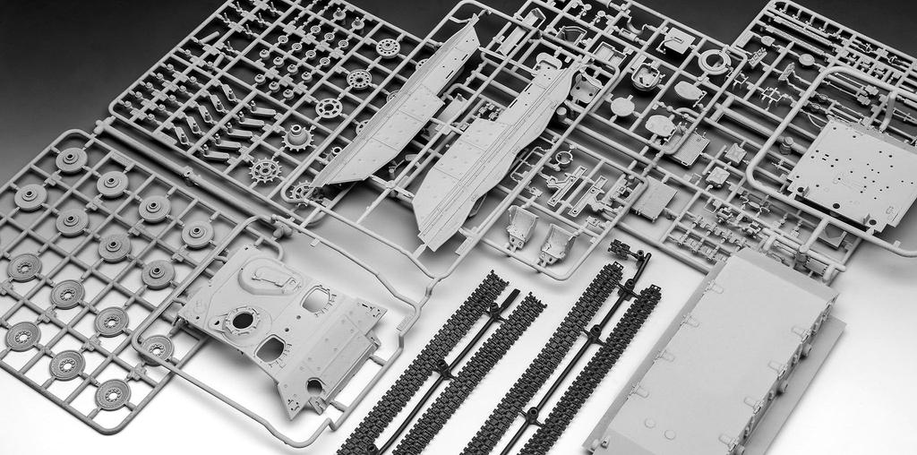 German Revell 1/35 West German Missile-Equipped Tank Destroyer Jagwal 1 Plastic Model 03353