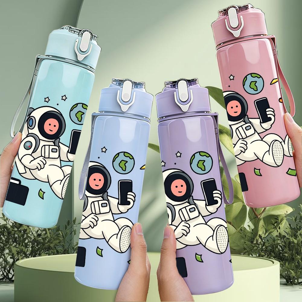 1PC Cartoon Astronaut Floating In Space 750ml Color Plastic Sports Water Bottle Leakproof Flip Straw Lid For Sports Office Home Use
