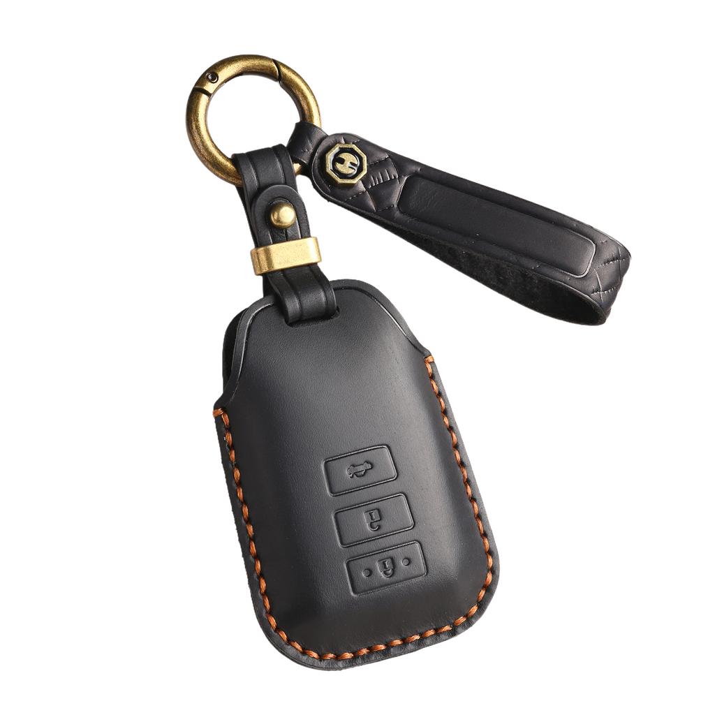 The new retro key cover is suitable for Toyota Yaris pure hand-stitched leather key protection case ring.