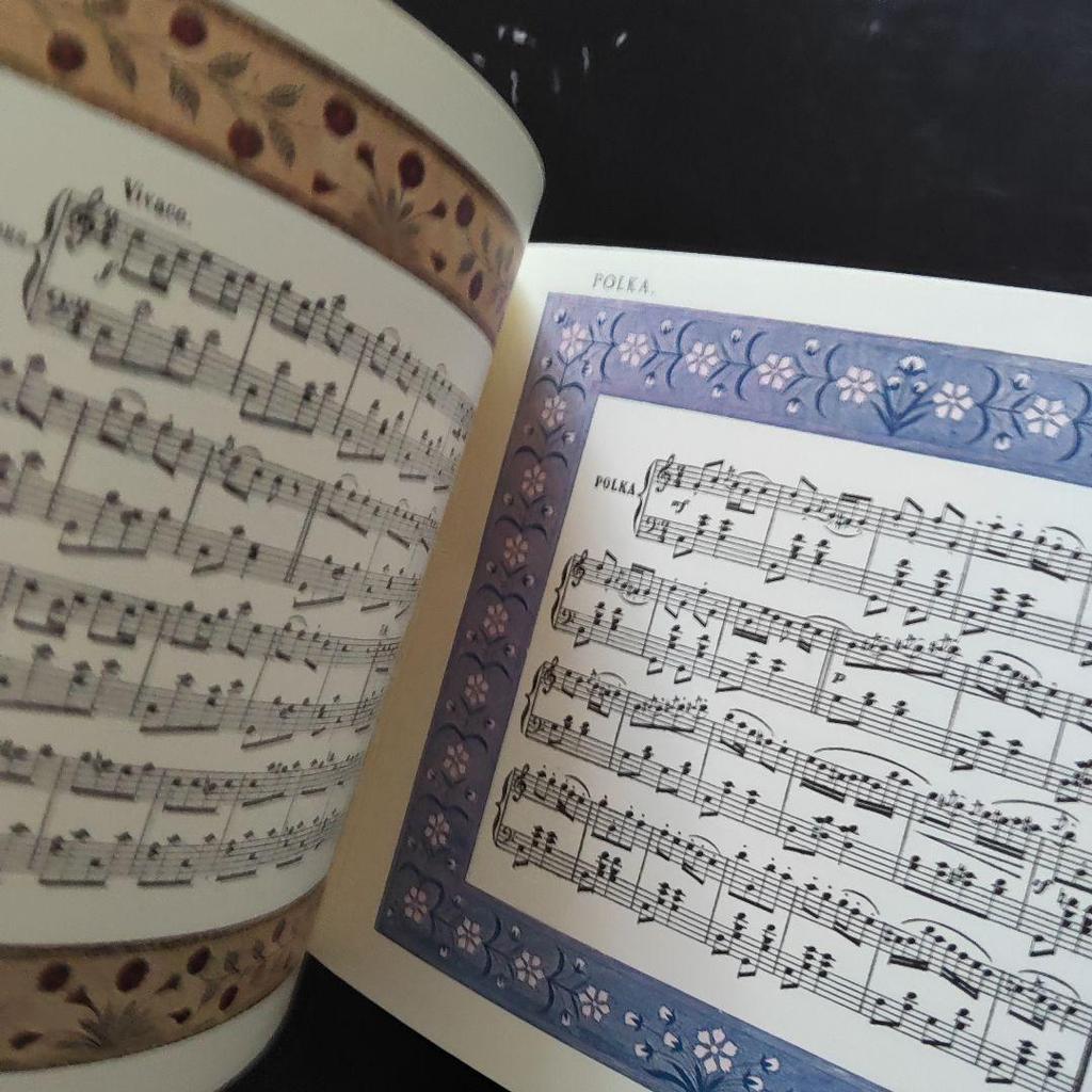 [Б/У] Старые песни и хороводы Маленькая партитура Книжка с картинками Франция