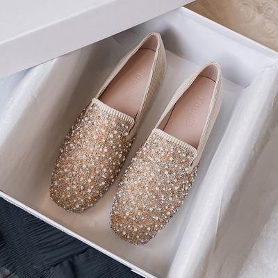 Модные роскошные женские мокасины с жемчужными заклепками, блестящие балетки с квадратным носком, мягкие складные балетки, женские блестящие мокасины без застежек, размер плюс 43